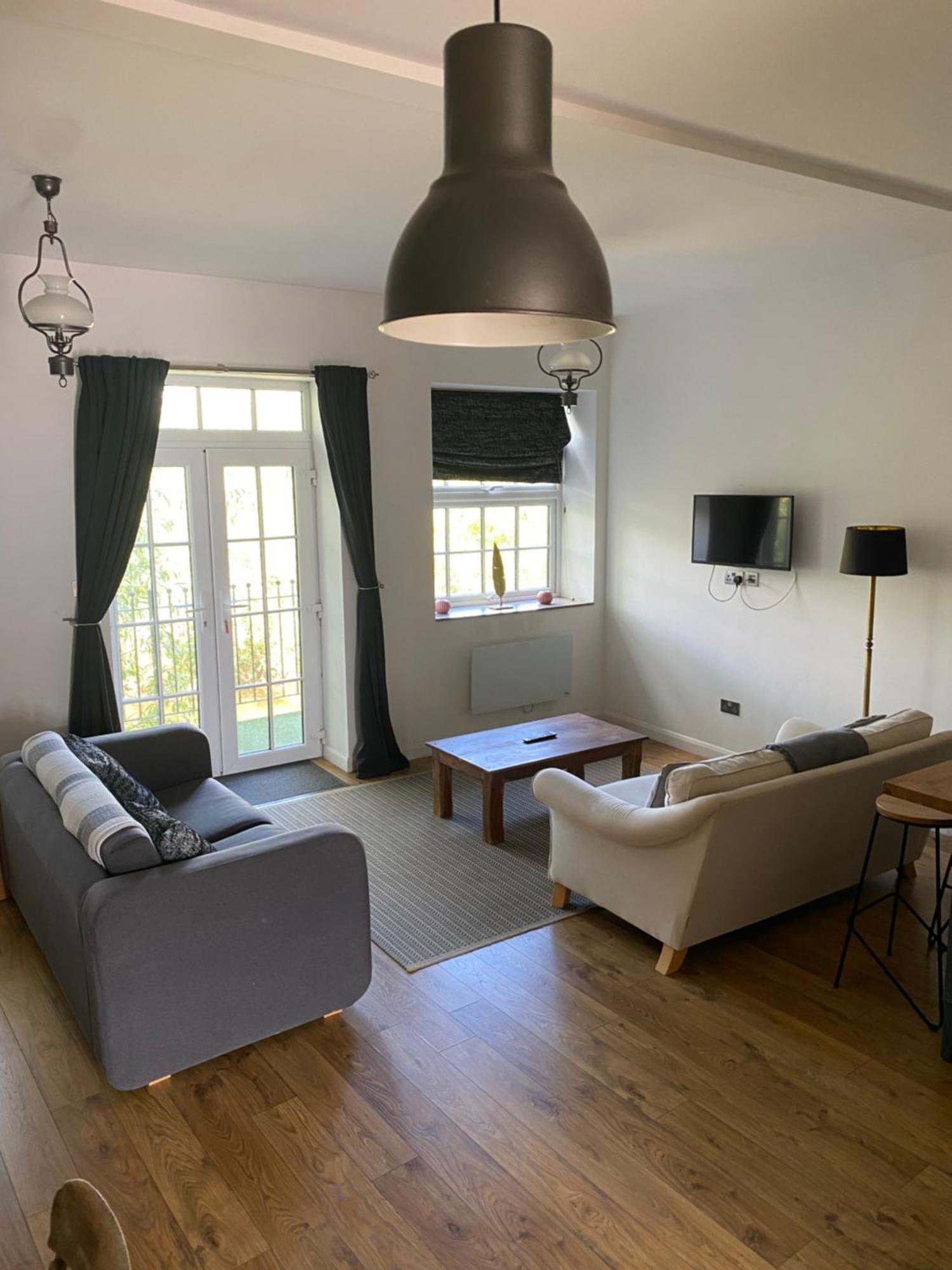 1 Bed River Apartment On The Docks Gloucester Exterior photo